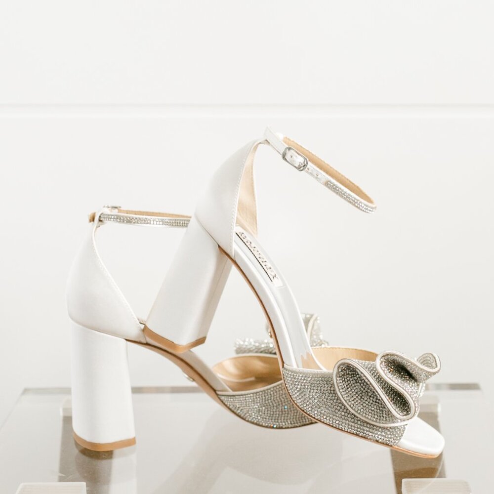 Badgley Mischka Poppy Wedding Block Heel Soft White 6 New Box Crystal - Picture 9 of 16